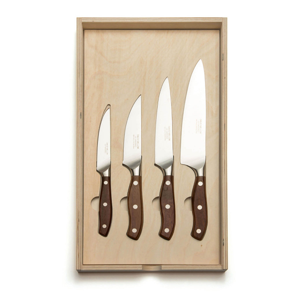 This carefully selected set of the 4 most essential kitchen knives contains:

Paring knife 10cm
Cook's knife 12cm
Cook's knife 15cm
Chef's knife 18cm