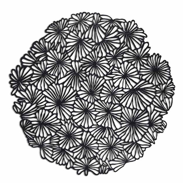 Chilewich Daisy Round Placemat black. SKU 100716-001. UPC 667880942150. Terrastrand yarns with 25% renewable vegetable content. 100% phthalate free. 15.25” x 15.25”