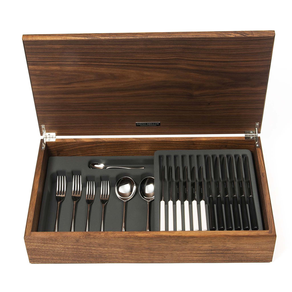 Now an acknowledged modern classic, the gently tapered hollow knife handles, delicate curves and refined proportions give ‘Pride’ its exceptional beauty and understated elegance.