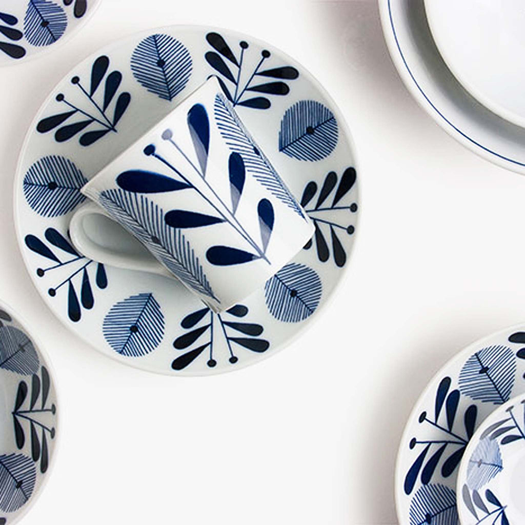 Hallo Bloem Series blue and white dinnerware by Casual Style Japan.