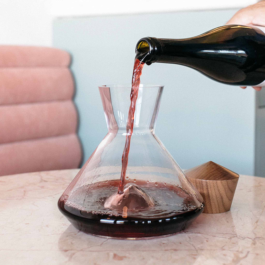 Monti-Mini Decanter. While pouring, the wine falls on top of the peak and aerates in a beautiful cascade down the mountain. Holding up to a full standard 750ml bottle of wine, the decanter and its glass center peak showcases the inspiration of the Italian Alps for this creation.