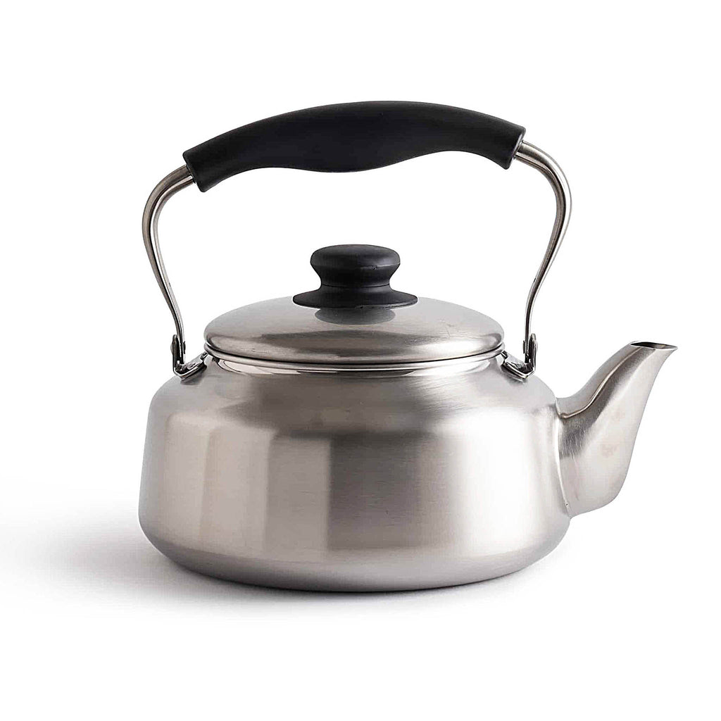 The Sori Yanagi Kettle’s minimalist design reveals an array of useful and unique features that have been clearly well thought out by the manufacturer, solving many of the inconveniences that come with other kettles. 