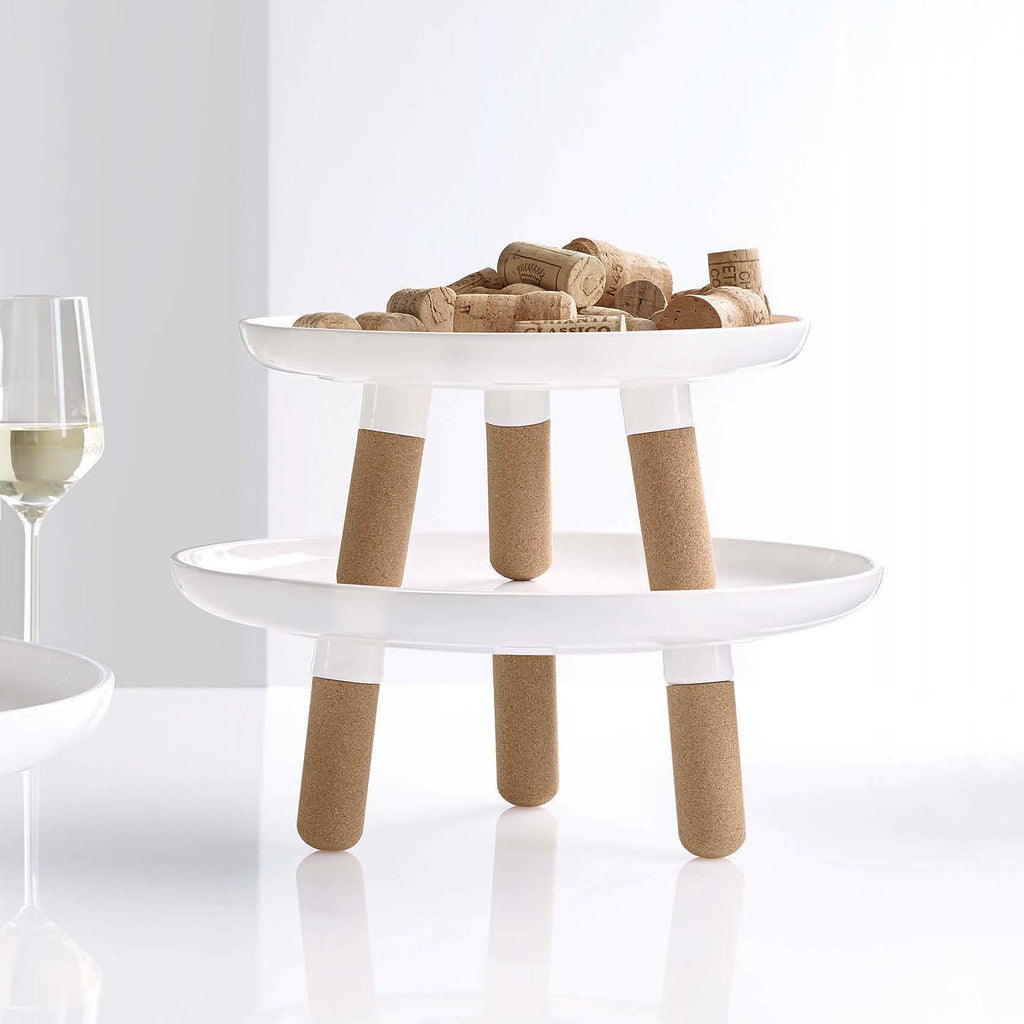 ASA Selection Tappo is a multifunctional centerpiece for the table. The little feet protected by precious cork stand in appealing contrast to the high-gloss surface of the white ceramic plate. Perfectly designed etagere with cork feet.
